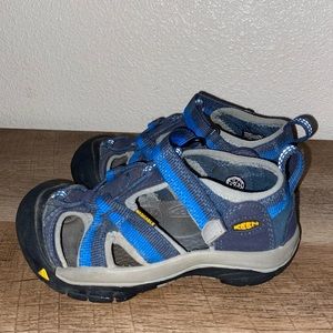 Toddler boy keen sandals• size 11